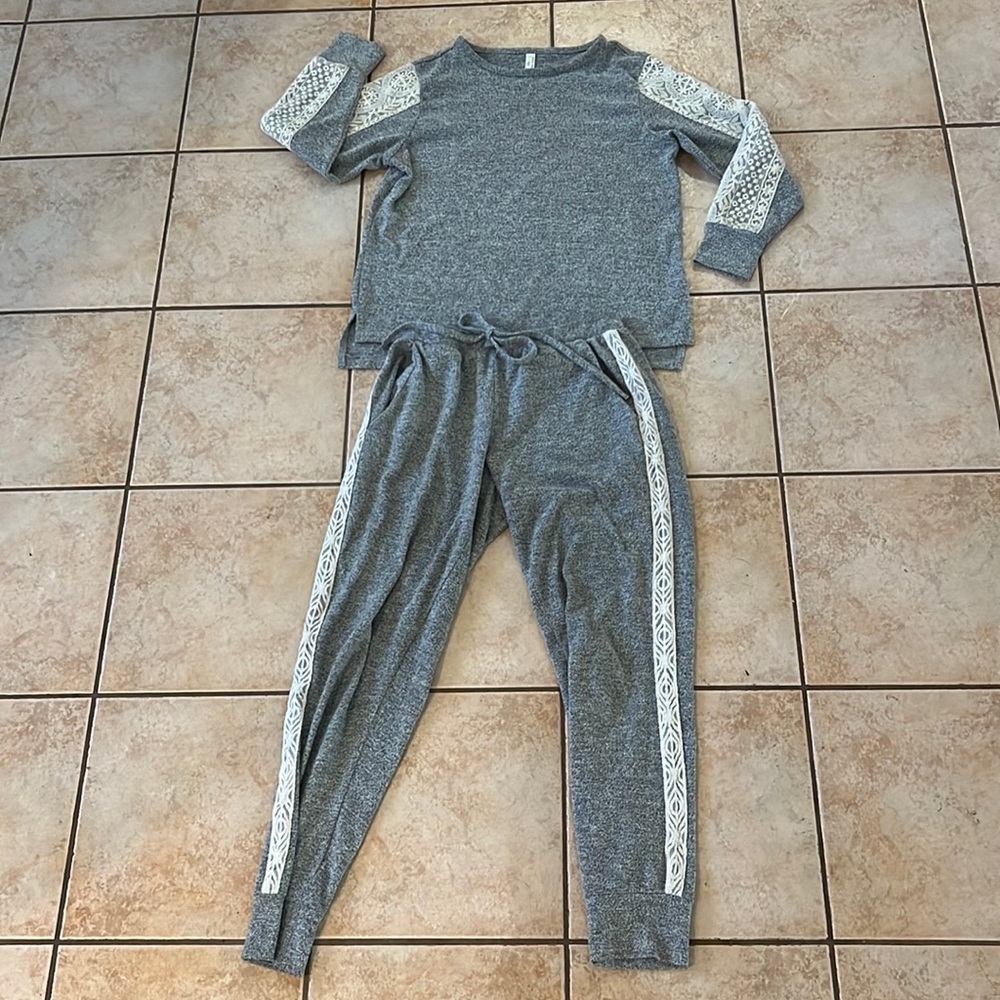 Flora Nikarooz Gray Long Sleeve + Pant with Lace Detail Pajama Set, Sz‎ Small